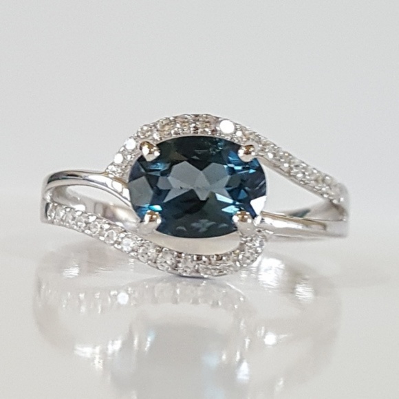 Sterling Silver London Blue Topaz Ring - Picture 8 of 8